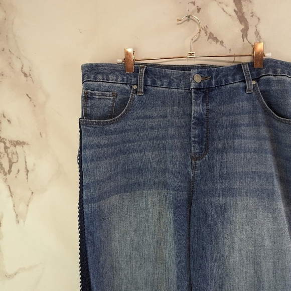 Chicos Jean Women 16 3 So Slimming Girlfriend Slip Crop Denim Piping Striped - Picture 2 of 12